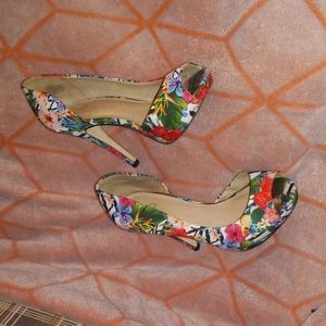 Very pretty floral heels